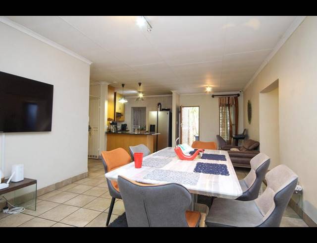 3 BEDROOM TOWNHOUSE FOR SALE IN THATCHFIELD